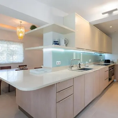 Luxury Ocean 4 Beds , 5 Baths ,wifi Apartment